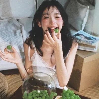 三个摩登女性